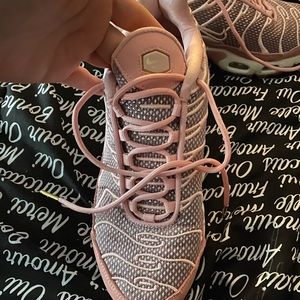 Women’s Nike airmax